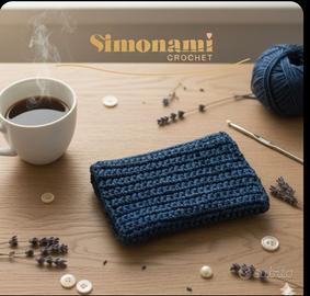 portafogli realizzato a mano all' uncinetto 