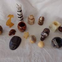 Mini collezione di marmi colorati, tra cui animali