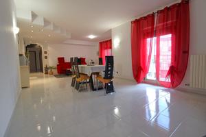 Appartamento di 4 vani con doppi accessori e box