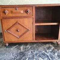 Mobiletto in legno noce con ruote inizi ‘900