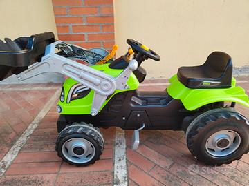 Trattore a pedali per bambini
