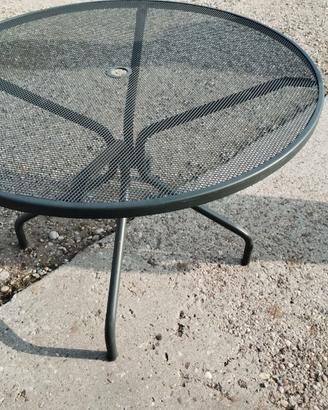 Tavolo da esterno robusto