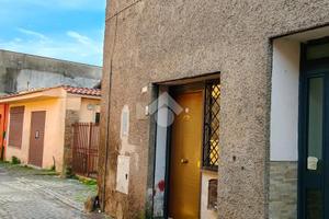 2 LOCALI A LARIANO