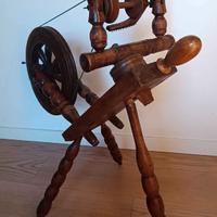 Arcolaio antico in legno