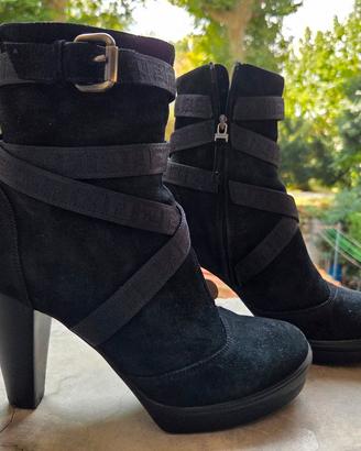 Stivaletti Fendi in Camoscio Nero con Fasce  37,5