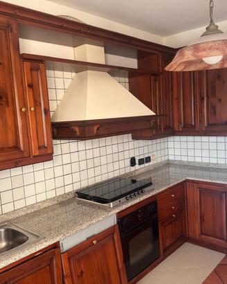 Cucina completa con elettrodomestici