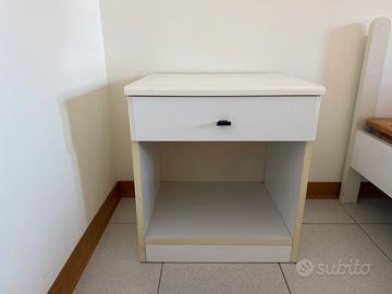 2 comodini bianchi con cassetto e vano a giorno