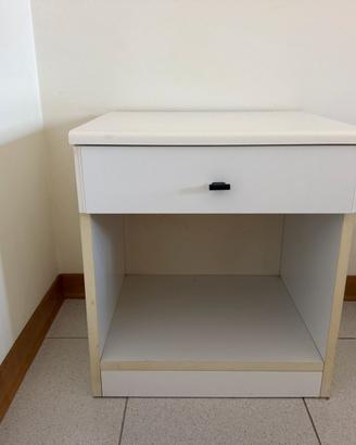 2 comodini bianchi con cassetto e vano a giorno