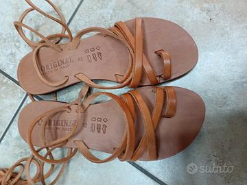 sandalo in cuoio 