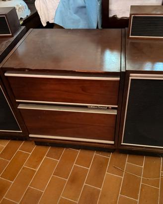 Mobile con stereo