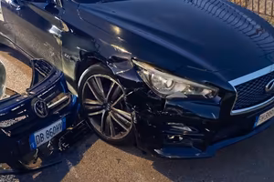 Infiniti Q50 sport 2.2 diesel incidentata