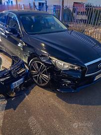 Infiniti Q50 sport 2.2 diesel incidentata