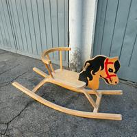 Cavallino a Dondolo in Legno