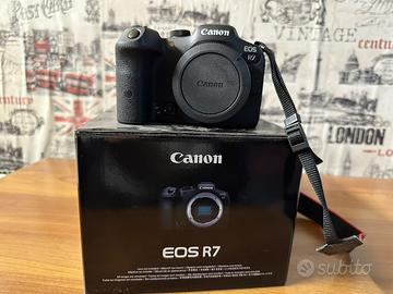 Corpo macchina Canon R7
