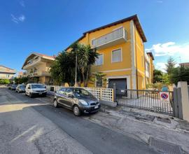 PORZIONE DI PALAZZINA CON INGRESSO AUTONOMO