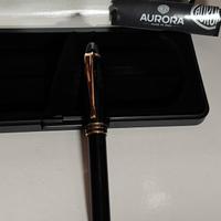 Penna a sfera AURORA colore nero/oro con astuccio