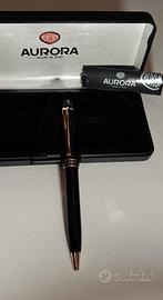 Penna a sfera AURORA colore nero/oro con astuccio