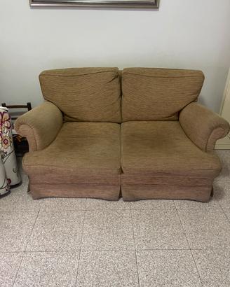 divano due posti e poltrona