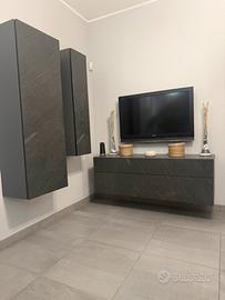 Set mobile tv sospeso