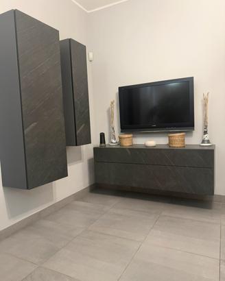 Set mobile tv sospeso