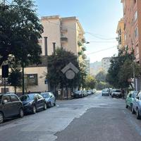 NEGOZIO A NAPOLI