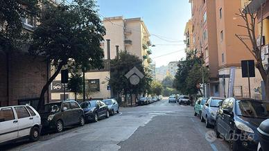 NEGOZIO A NAPOLI