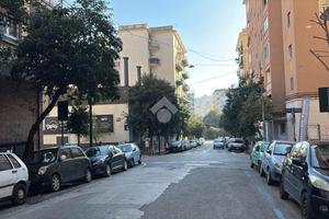 NEGOZIO A NAPOLI
