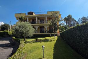 Mascalucia splendida villa singola con piscina