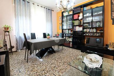 VILLA SINGOLA A TRAVACÒ SICCOMARIO