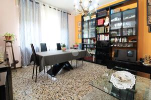 VILLA SINGOLA A TRAVACÒ SICCOMARIO