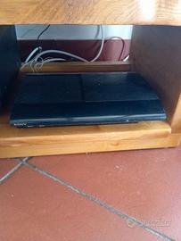 Play station 3 slim + 26 giochi originali.