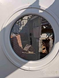 Infisso in PVC oblò