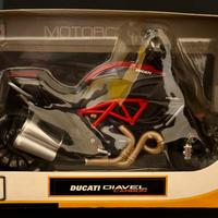Ducati Diavel carbon Scala 1:12 modellino