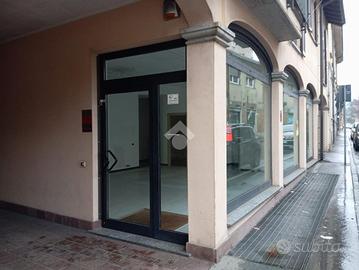 NEGOZIO A SAN VITTORE OLONA