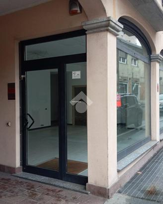 NEGOZIO A SAN VITTORE OLONA