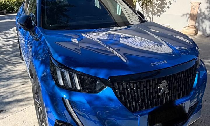 Peugeot 2008 GT EAT8 diesel cv 130 in garanzia