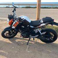 Ktm duke 125 (2015)