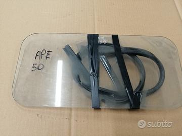 Vetro post ape 50 usato