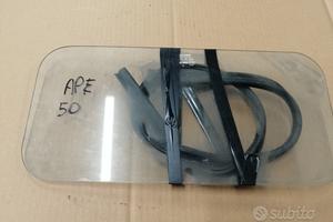 Vetro post ape 50 usato