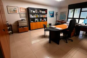 Ufficio/postazione-lavoro. Locale commerciale