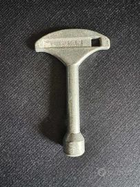 chiave triangolare per apertura cassette