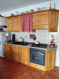 cucina in legno massello 