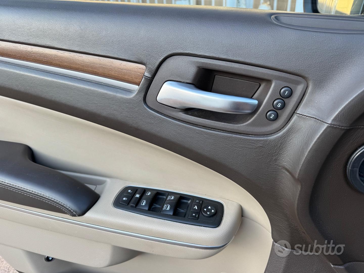 Lancia Thema Executive 3.0 V6 Multijet 239ch - Camera - Sièges élécriques à mémoire - Navi - Led