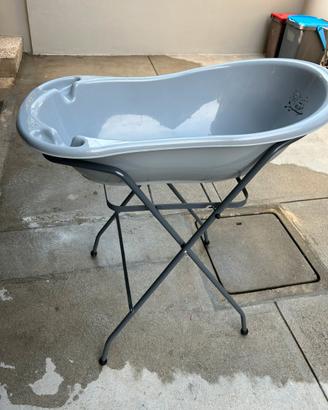Vasca da bagno con supporto