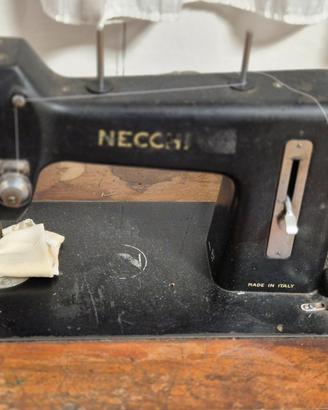 Macchina da cucire Necchi con mobile