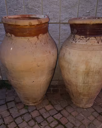 Coppia di grandi giare antiche