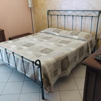 Letto matrimoniale di ferro battuto artigianale