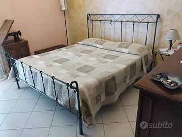 Letto matrimoniale di ferro battuto artigianale
