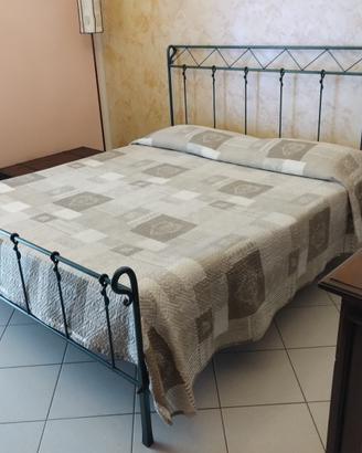 Letto matrimoniale di ferro battuto artigianale