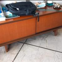 Mobile basso con scorrevoli